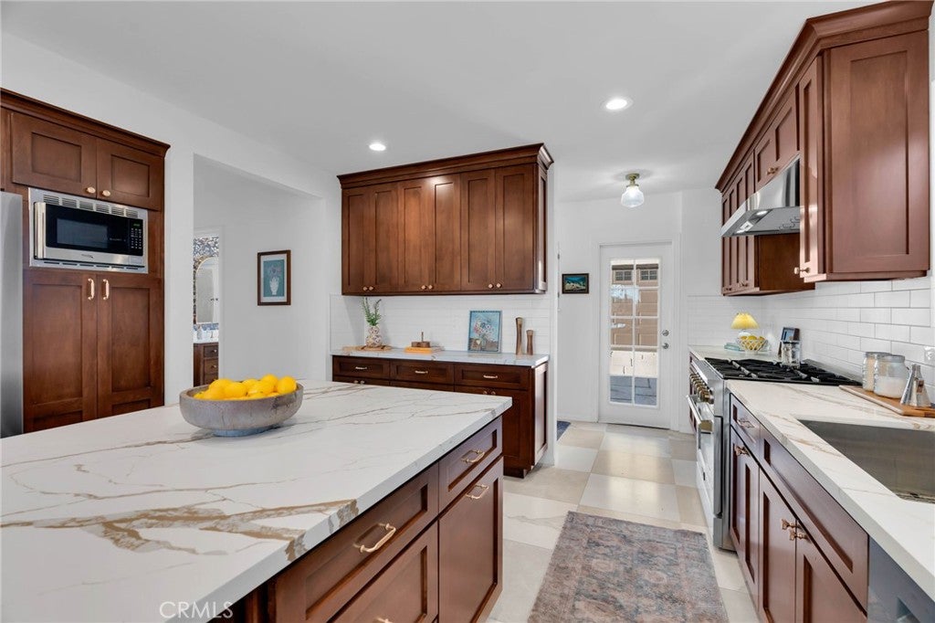 Glendale, California, 91202, United States, 3 Bedrooms Bedrooms, ,3 BathroomsBathrooms,Residential,Active,1967125