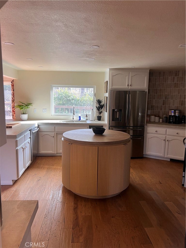 Lake Arrowhead, California, 92352, United States, 4 Bedrooms Bedrooms, ,4 BathroomsBathrooms,Residential,Active,2001372