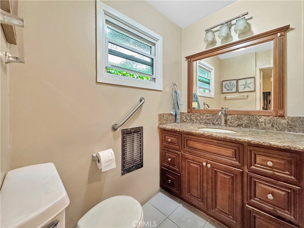 Huntington Beach, California, 92647, United States, ,5 BathroomsBathrooms,Residential,Active,1867911
