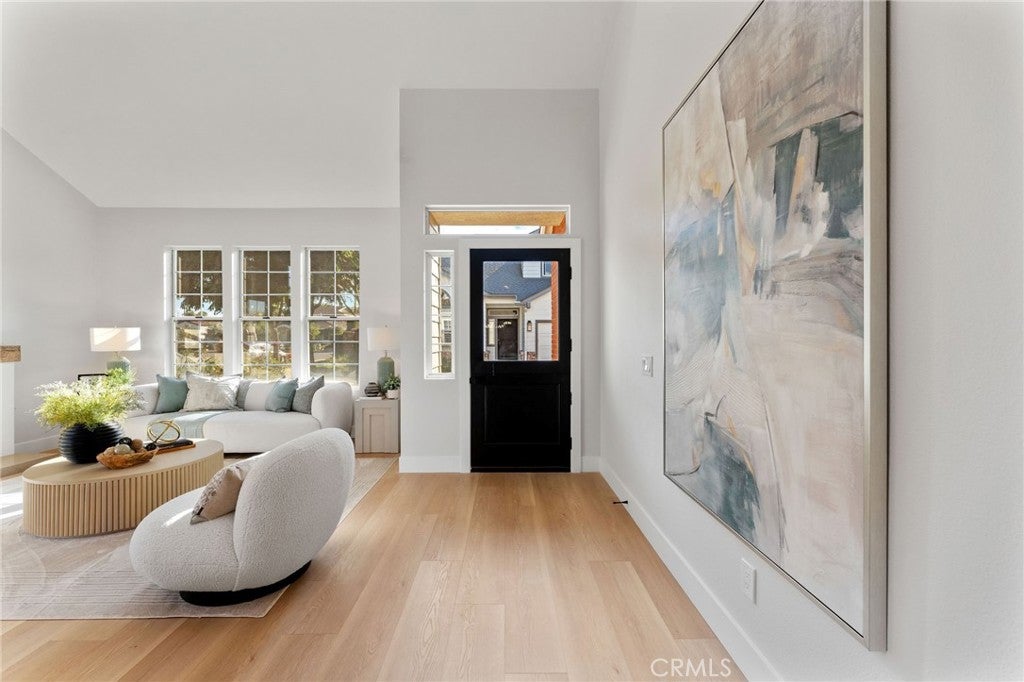 Costa Mesa, California, 92627, United States, 4 Bedrooms Bedrooms, ,3 BathroomsBathrooms,Residential,Contingent,1986895