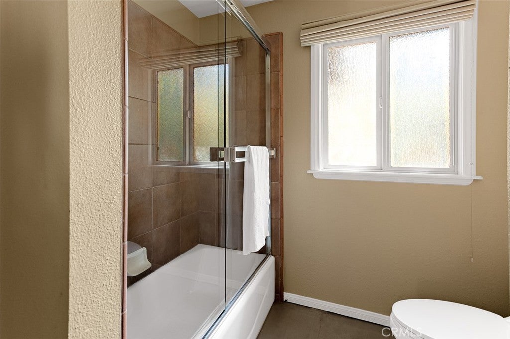 Lake Arrowhead, California, 92352, United States, 4 Bedrooms Bedrooms, ,4 BathroomsBathrooms,Residential,Active,2001372