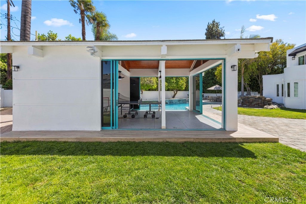 Northridge, California, 91325, United States, 4 Bedrooms Bedrooms, ,4 BathroomsBathrooms,Residential,Active,1936096