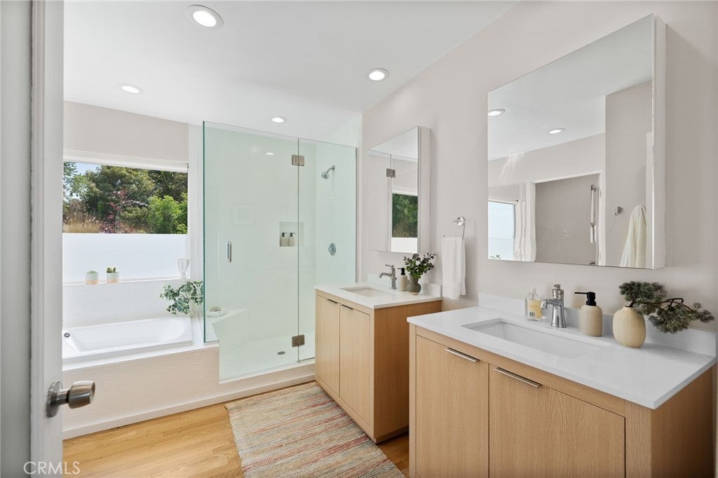 Los Angeles, California, 90069, United States, 3 Bedrooms Bedrooms, ,4 BathroomsBathrooms,Residential,Active,1959526