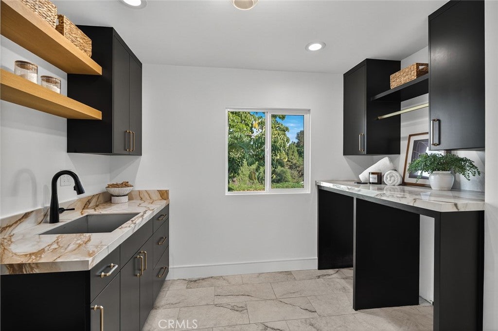 Anaheim, California, 92807, United States, 4 Bedrooms Bedrooms, ,3 BathroomsBathrooms,Residential,Active,1990042