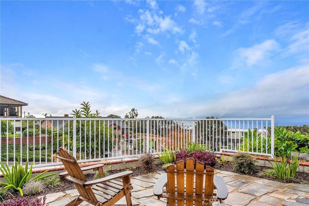 Redondo Beach, California, 90277, United States, 4 Bedrooms Bedrooms, ,3 BathroomsBathrooms,Residential,Active,2007167