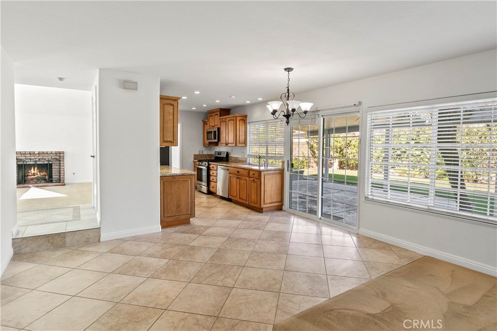 Fountain Valley, California, 92708, United States, 4 Bedrooms Bedrooms, ,3 BathroomsBathrooms,Residential,Active,1922326
