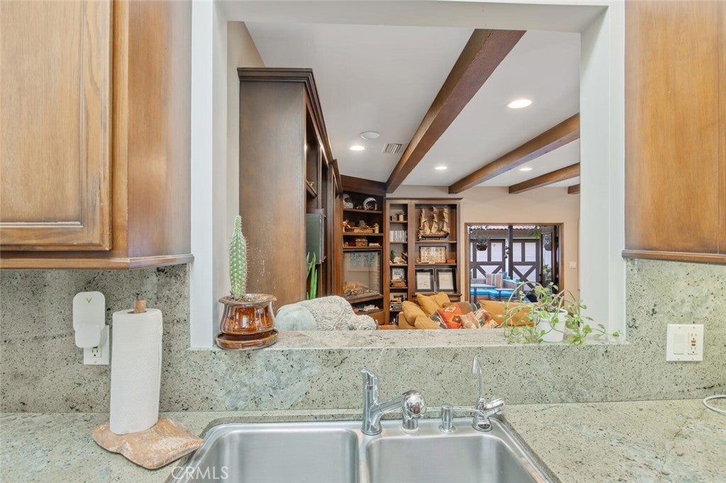 North Hollywood, California, 91602, United States, 4 Bedrooms Bedrooms, ,2 BathroomsBathrooms,Residential,Active,1954309