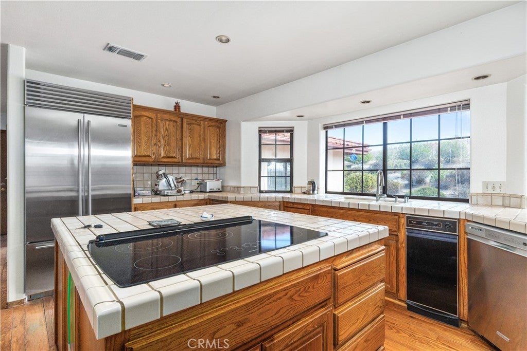 Paso Robles, California, 93446, United States, 3 Bedrooms Bedrooms, ,3 BathroomsBathrooms,Residential,Active,1954021