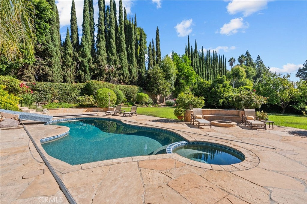 Northridge, California, 91324, United States, 5 Bedrooms Bedrooms, ,4 BathroomsBathrooms,Residential,Active,1952628