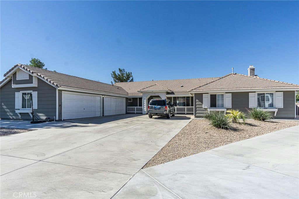 13196 PARAISO RD, APPLE VALLEY, CA 92308, photo 1 of 75