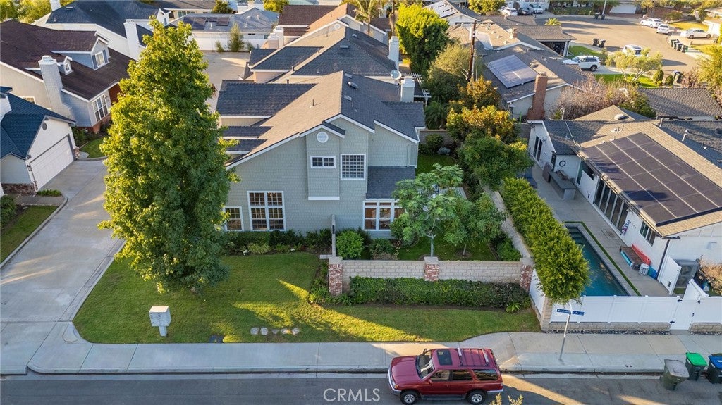 Costa Mesa, California, 92627, United States, 4 Bedrooms Bedrooms, ,3 BathroomsBathrooms,Residential,Contingent,1986895