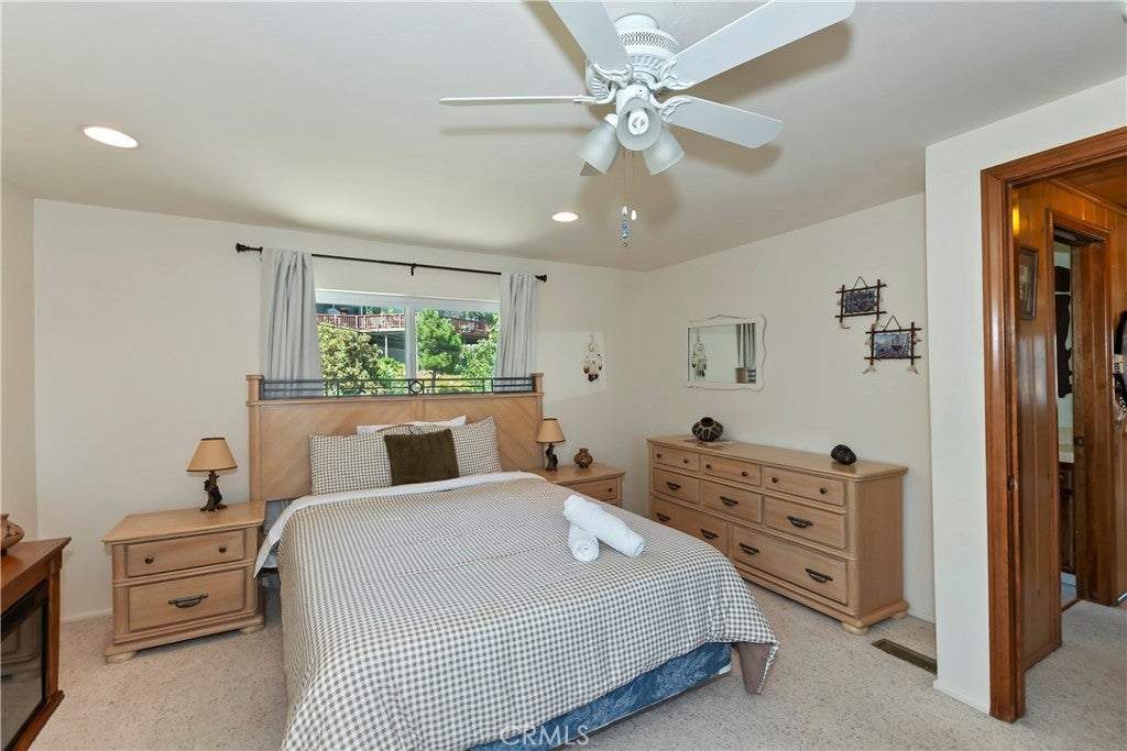 Lake Arrowhead, California, 92352, United States, 3 Bedrooms Bedrooms, ,3 BathroomsBathrooms,Residential,Active,1952988