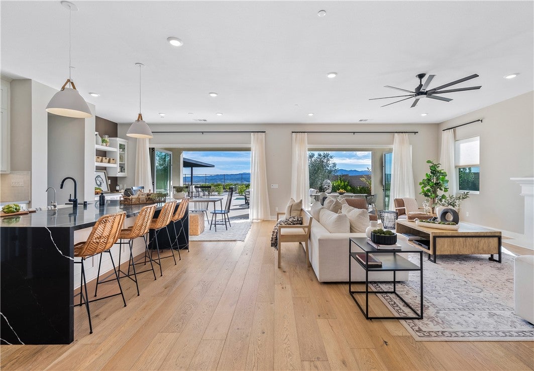 Castaic, California, 91384, United States, 6 Bedrooms Bedrooms, ,6 BathroomsBathrooms,Residential,Active,2006979