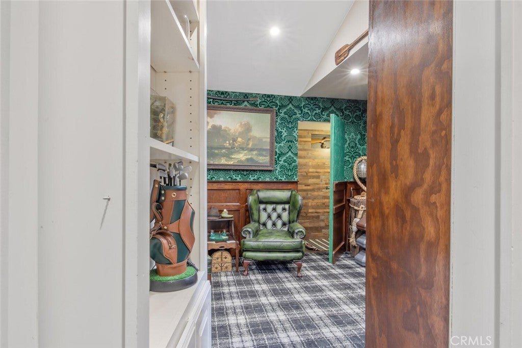 North Hollywood, California, 91602, United States, 4 Bedrooms Bedrooms, ,2 BathroomsBathrooms,Residential,Active,1954309