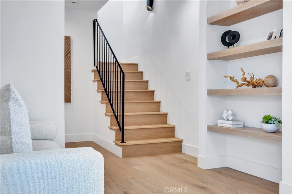 Redondo Beach, California, 90277, United States, 4 Bedrooms Bedrooms, ,3 BathroomsBathrooms,Residential,Active,1990651