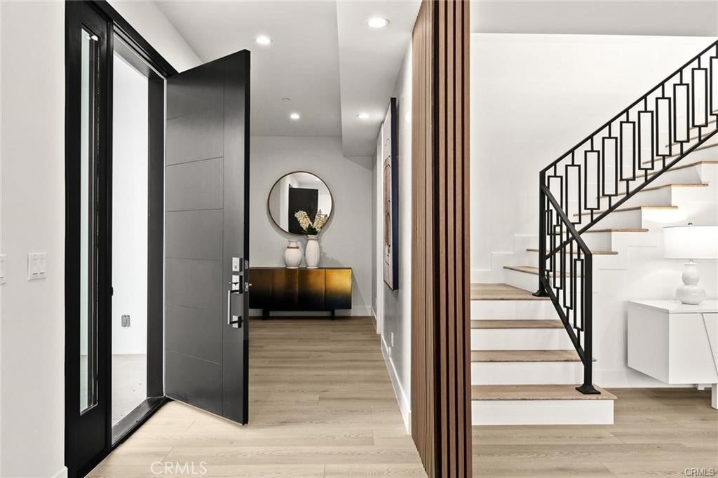 Pasadena, California, 91107, United States, 5 Bedrooms Bedrooms, ,6 BathroomsBathrooms,Residential,Active,1960137