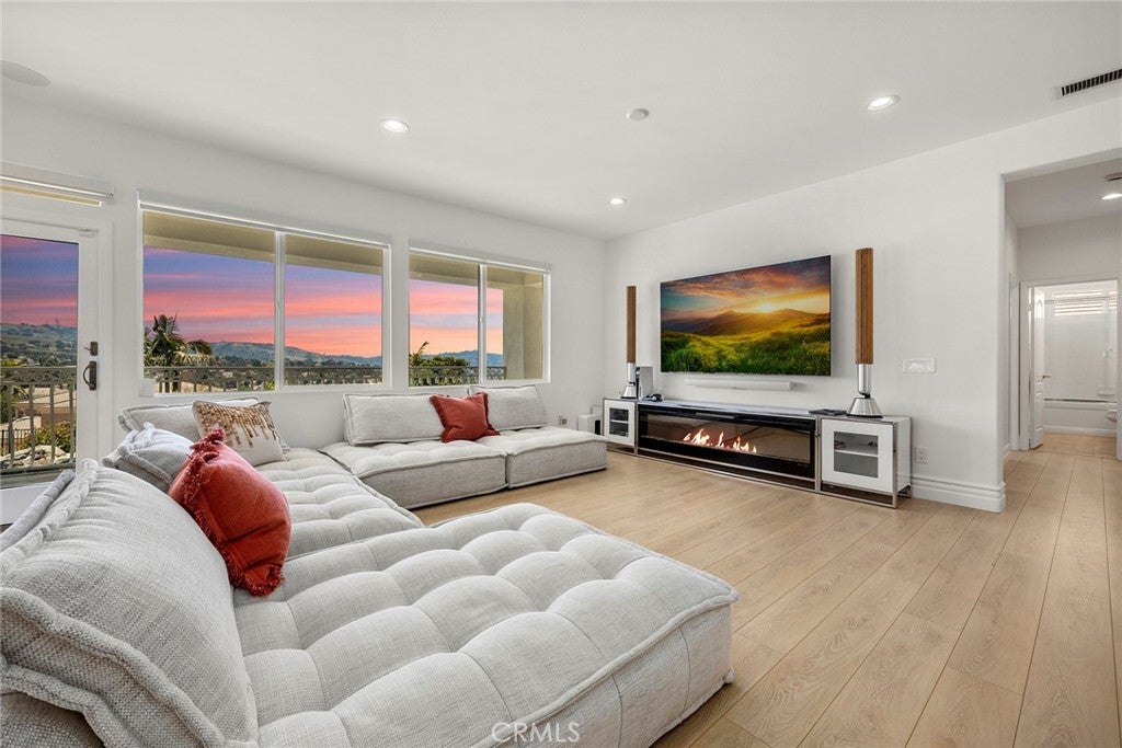 Rowland Heights, California, 91748, United States, 5 Bedrooms Bedrooms, ,6 BathroomsBathrooms,Residential,Pending,1986868