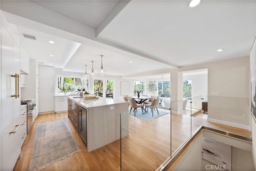 Los Angeles, California, 90069, United States, 3 Bedrooms Bedrooms, ,4 BathroomsBathrooms,Residential,Active,1959526