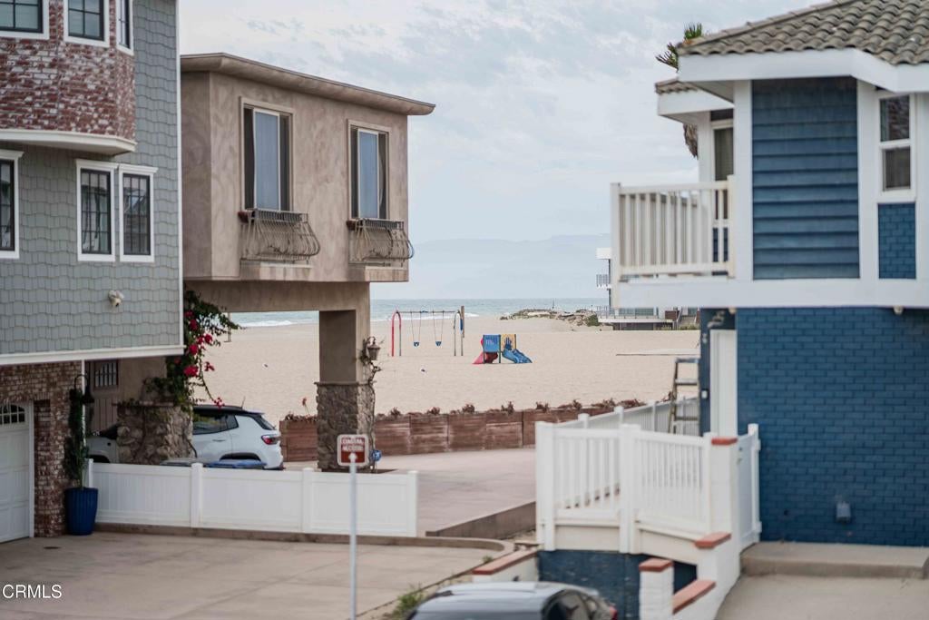 Oxnard, California, 93035, United States, 4 Bedrooms Bedrooms, ,5 BathroomsBathrooms,Residential,Active,1946436