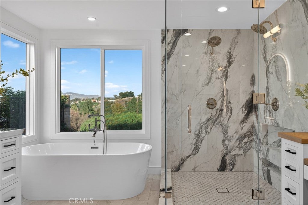 Anaheim, California, 92807, United States, 4 Bedrooms Bedrooms, ,3 BathroomsBathrooms,Residential,Active,1990042