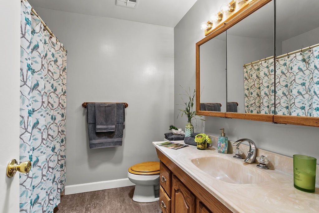 Seal Beach, California, 90740, United States, 4 Bedrooms Bedrooms, ,2 BathroomsBathrooms,Residential,Active,1900161