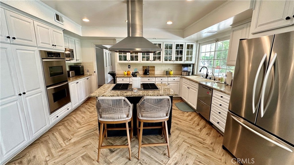 Porter Ranch, California, 91326, United States, 4 Bedrooms Bedrooms, ,3 BathroomsBathrooms,Residential,Active,1914580
