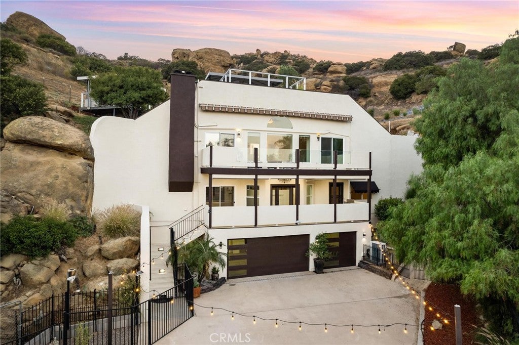 Chatsworth, California, 91311, United States, 4 Bedrooms Bedrooms, ,4 BathroomsBathrooms,Residential,Active,2011421