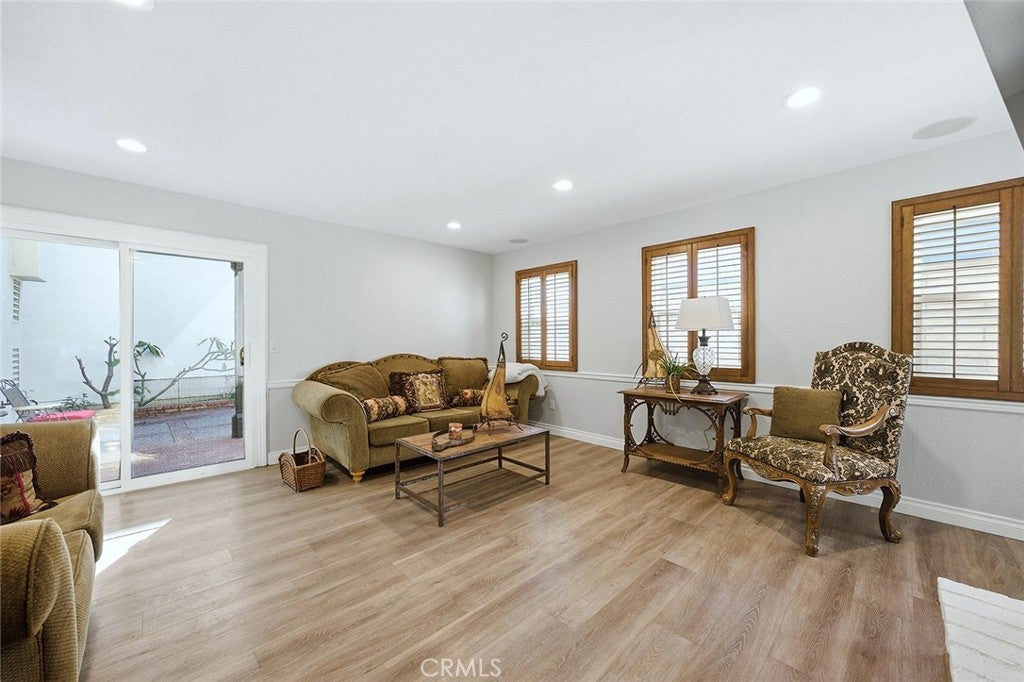 Seal Beach, California, 90740, United States, 4 Bedrooms Bedrooms, ,3 BathroomsBathrooms,Residential,Active,2010555