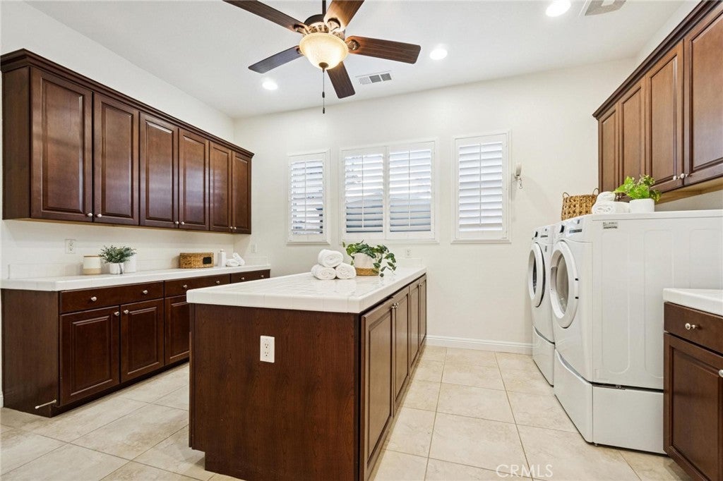 Canyon Country, California, 91387, United States, 3 Bedrooms Bedrooms, ,4 BathroomsBathrooms,Residential,Active,2015235