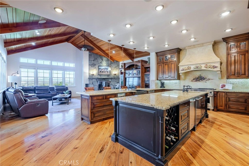 Valencia, California, 91381, United States, 6 Bedrooms Bedrooms, ,11 BathroomsBathrooms,Residential,Active,1959978