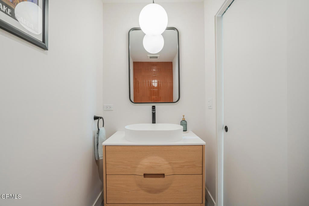 Ventura, California, 93001, United States, 3 Bedrooms Bedrooms, ,4 BathroomsBathrooms,Residential,Active,2016402