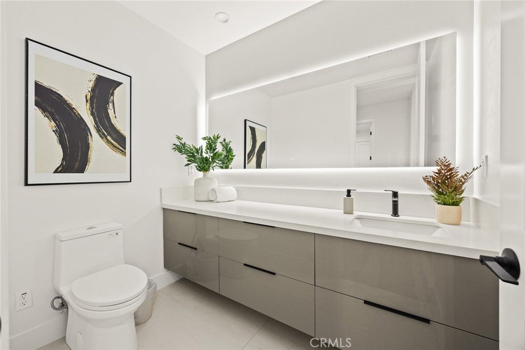 Pasadena, California, 91107, United States, 5 Bedrooms Bedrooms, ,6 BathroomsBathrooms,Residential,Active,2016401