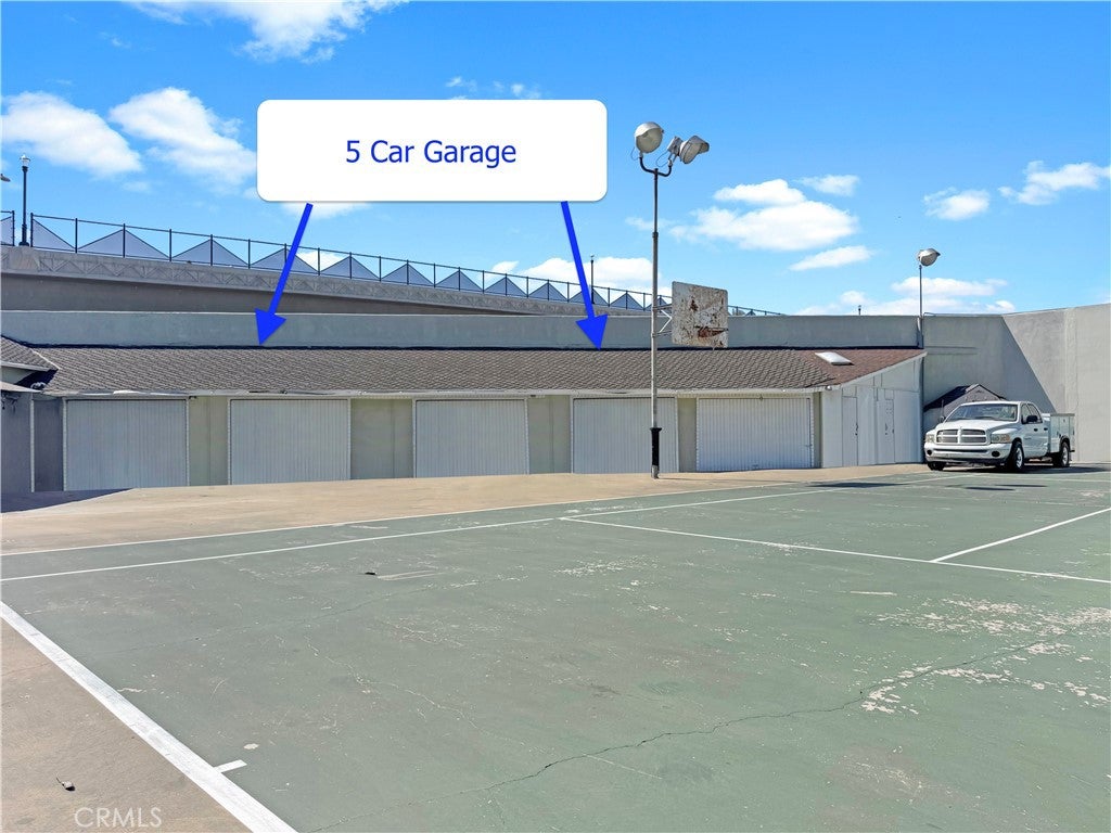 Huntington Beach, California, 92647, United States, ,5 BathroomsBathrooms,Residential,Active,1867911