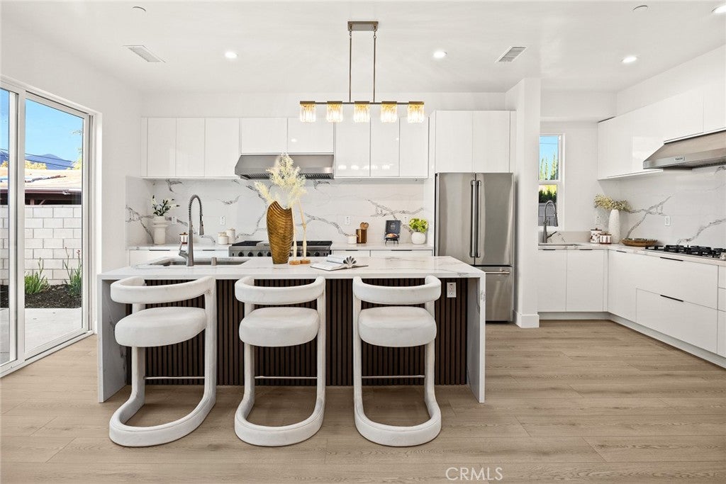 Pasadena, California, 91107, United States, 5 Bedrooms Bedrooms, ,6 BathroomsBathrooms,Residential,Active,2016401