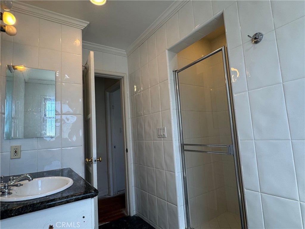 Los Angeles, California, 90036, United States, 5 Bedrooms Bedrooms, ,4 BathroomsBathrooms,Residential,Active,1952991