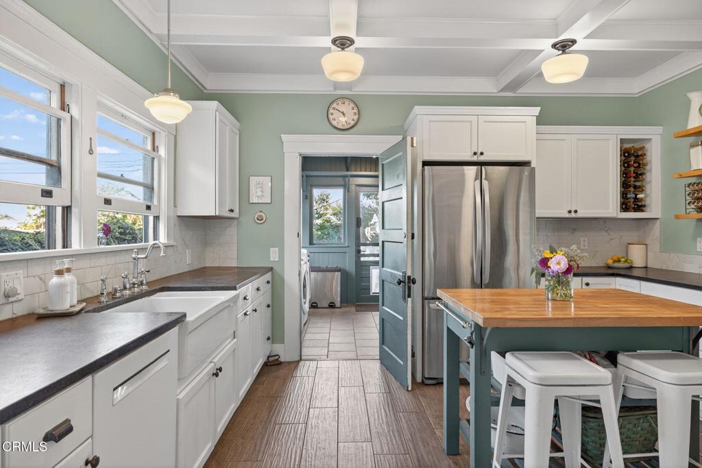 Oxnard, California, 93030, United States, 5 Bedrooms Bedrooms, ,2 BathroomsBathrooms,Residential,Active,1985561