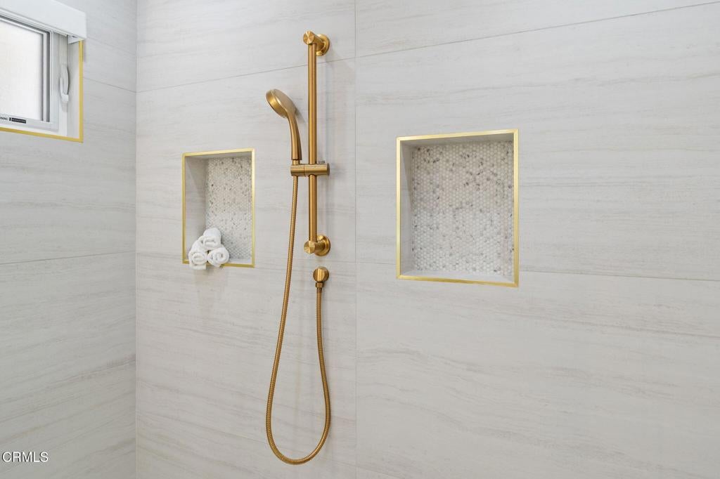 Ventura, California, 93003, United States, 4 Bedrooms Bedrooms, ,3 BathroomsBathrooms,Residential,Active,1936147