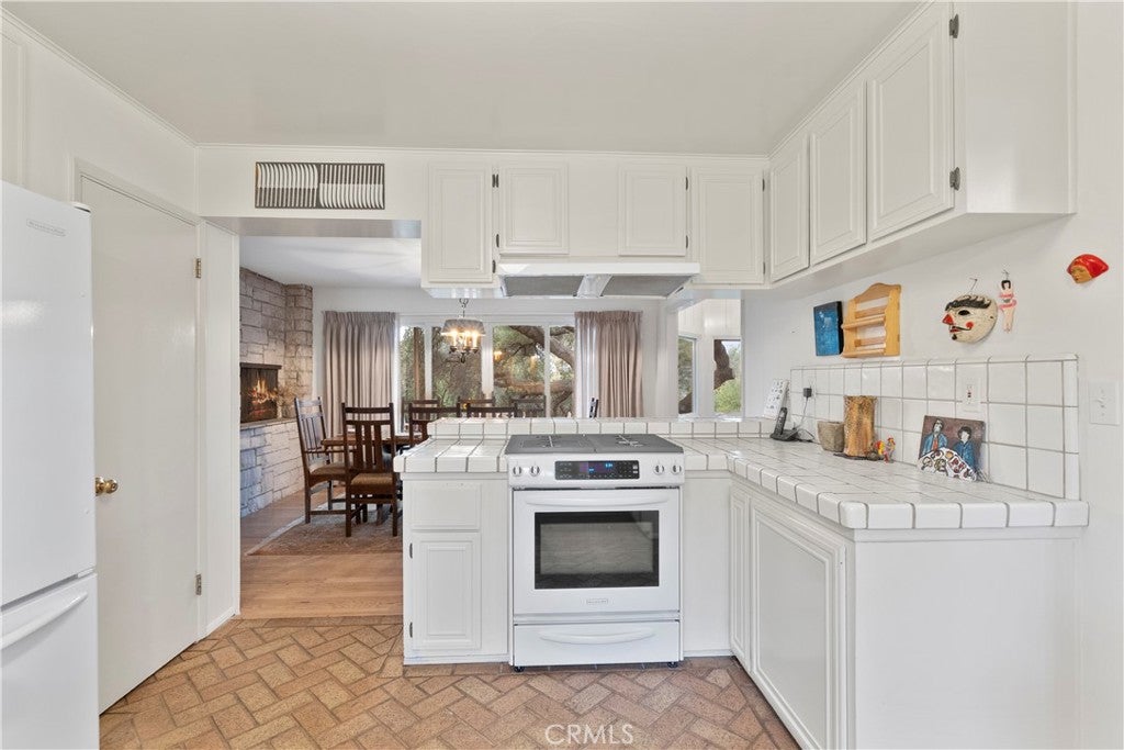 Ojai, California, 93023, United States, 4 Bedrooms Bedrooms, ,4 BathroomsBathrooms,Residential,Active,2000225