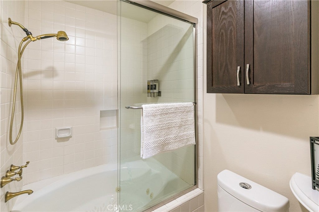 Lake Arrowhead, California, 92352, United States, 2 Bedrooms Bedrooms, ,3 BathroomsBathrooms,Residential,Active,1908134