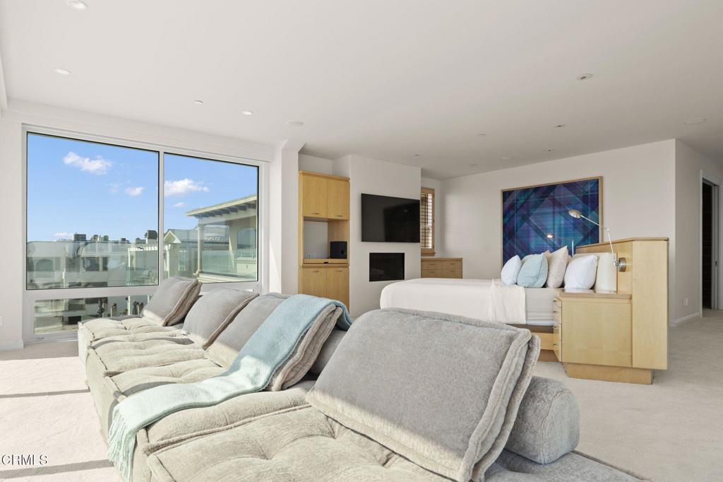 Oxnard, California, 93035, United States, 4 Bedrooms Bedrooms, ,6 BathroomsBathrooms,Residential,Active,1993670