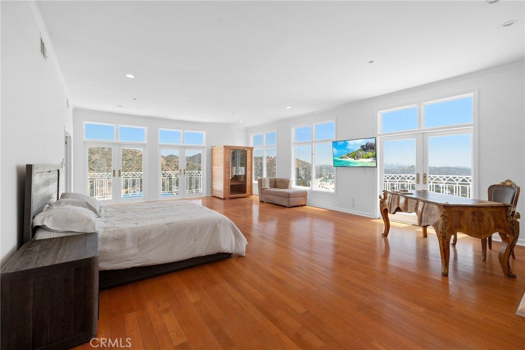 Glendale, California, 91206, United States, 5 Bedrooms Bedrooms, ,6 BathroomsBathrooms,Residential,Active,1941392