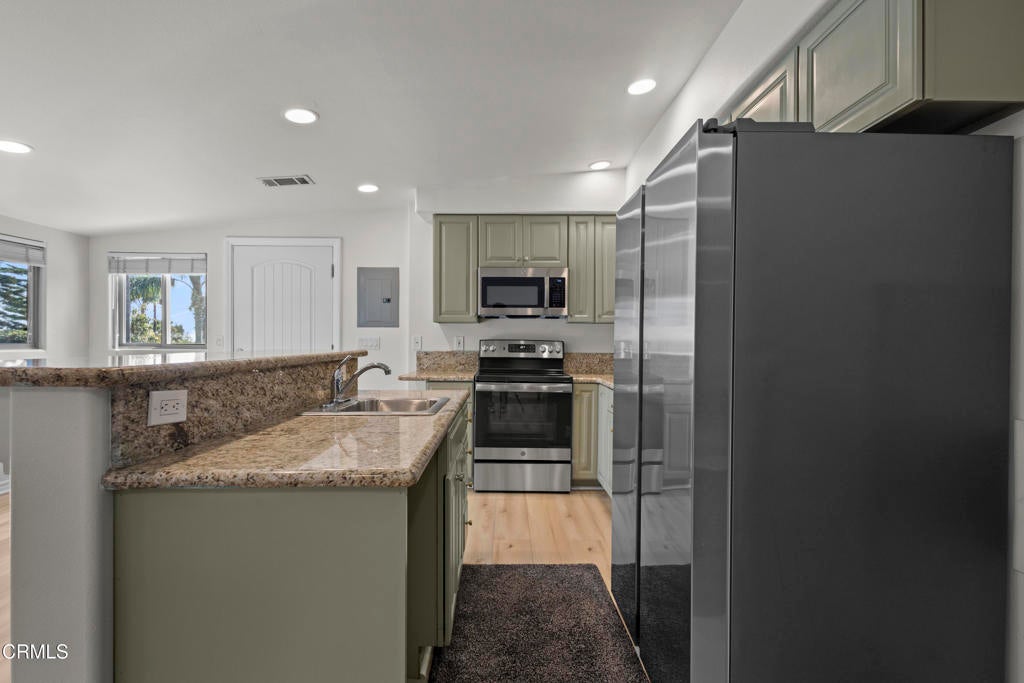 Camarillo, California, 93010, United States, 4 Bedrooms Bedrooms, ,4 BathroomsBathrooms,Residential,Active,1853635