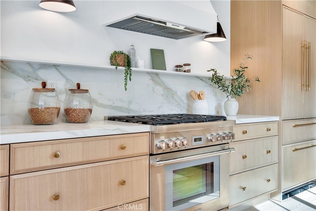 Redondo Beach, California, 90277, United States, 4 Bedrooms Bedrooms, ,3 BathroomsBathrooms,Residential,Active,1990651