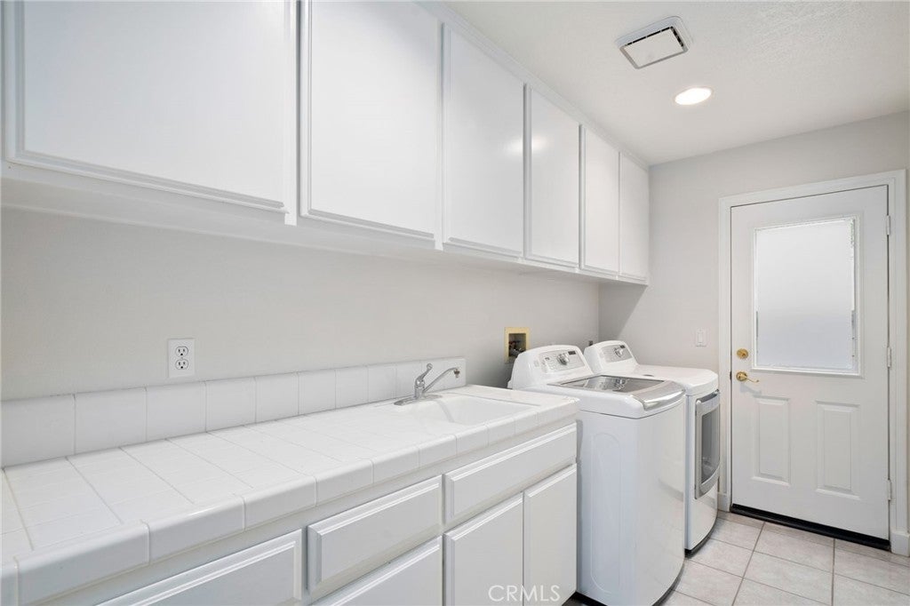 Cypress, California, 90630, United States, 4 Bedrooms Bedrooms, ,4 BathroomsBathrooms,Residential,Active,1945840