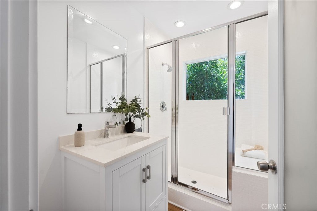 Los Angeles, California, 90069, United States, 3 Bedrooms Bedrooms, ,4 BathroomsBathrooms,Residential,Active,1959526