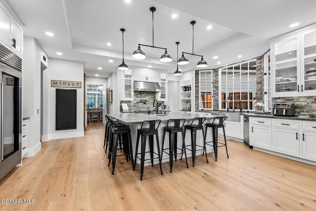 Agoura Hills, California, 91301, United States, 5 Bedrooms Bedrooms, ,7 BathroomsBathrooms,Residential,Pending,2006769