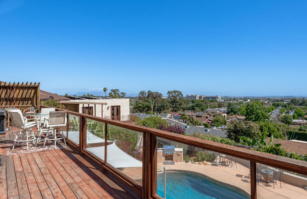 Ventura, California, 93001, United States, 3 Bedrooms Bedrooms, ,2 BathroomsBathrooms,Residential,Active,1944036