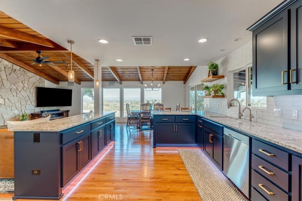 Paso Robles, California, 93446, United States, 3 Bedrooms Bedrooms, ,3 BathroomsBathrooms,Residential,Active,1990043