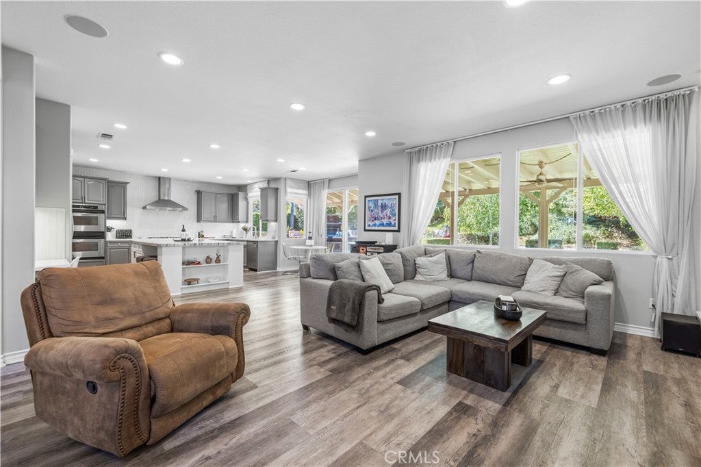 Stevenson Ranch, California, 91381, United States, 5 Bedrooms Bedrooms, ,4 BathroomsBathrooms,Residential,Active,2015851