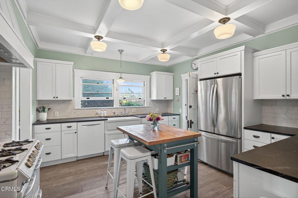 Oxnard, California, 93030, United States, 5 Bedrooms Bedrooms, ,2 BathroomsBathrooms,Residential,Active,1985561